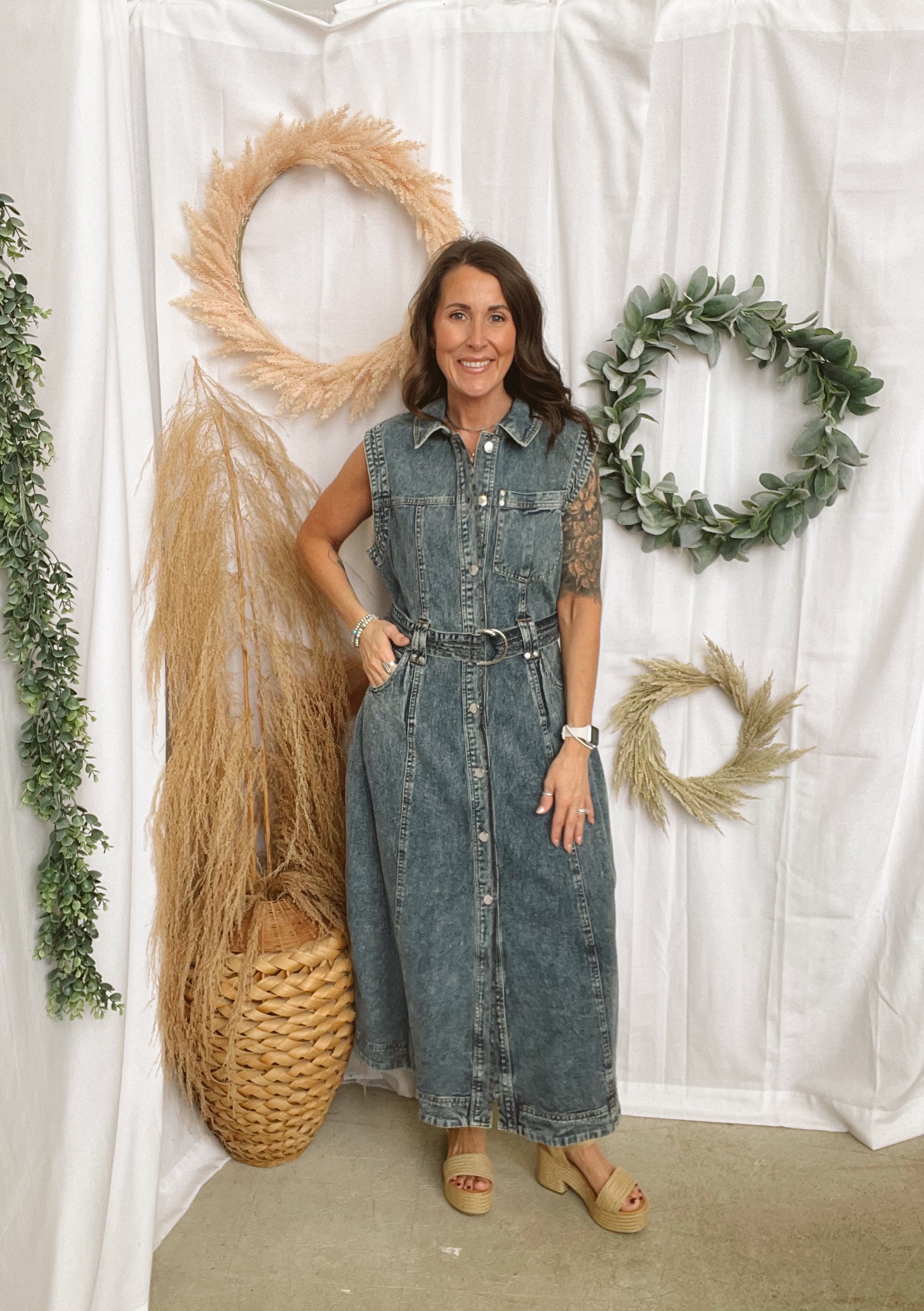 Elan Midi Denim Dress-Final Sale-Dresses-elan-The Silo Boutique, Women's Fashion Boutique Located in Warren and Grand Forks North Dakota