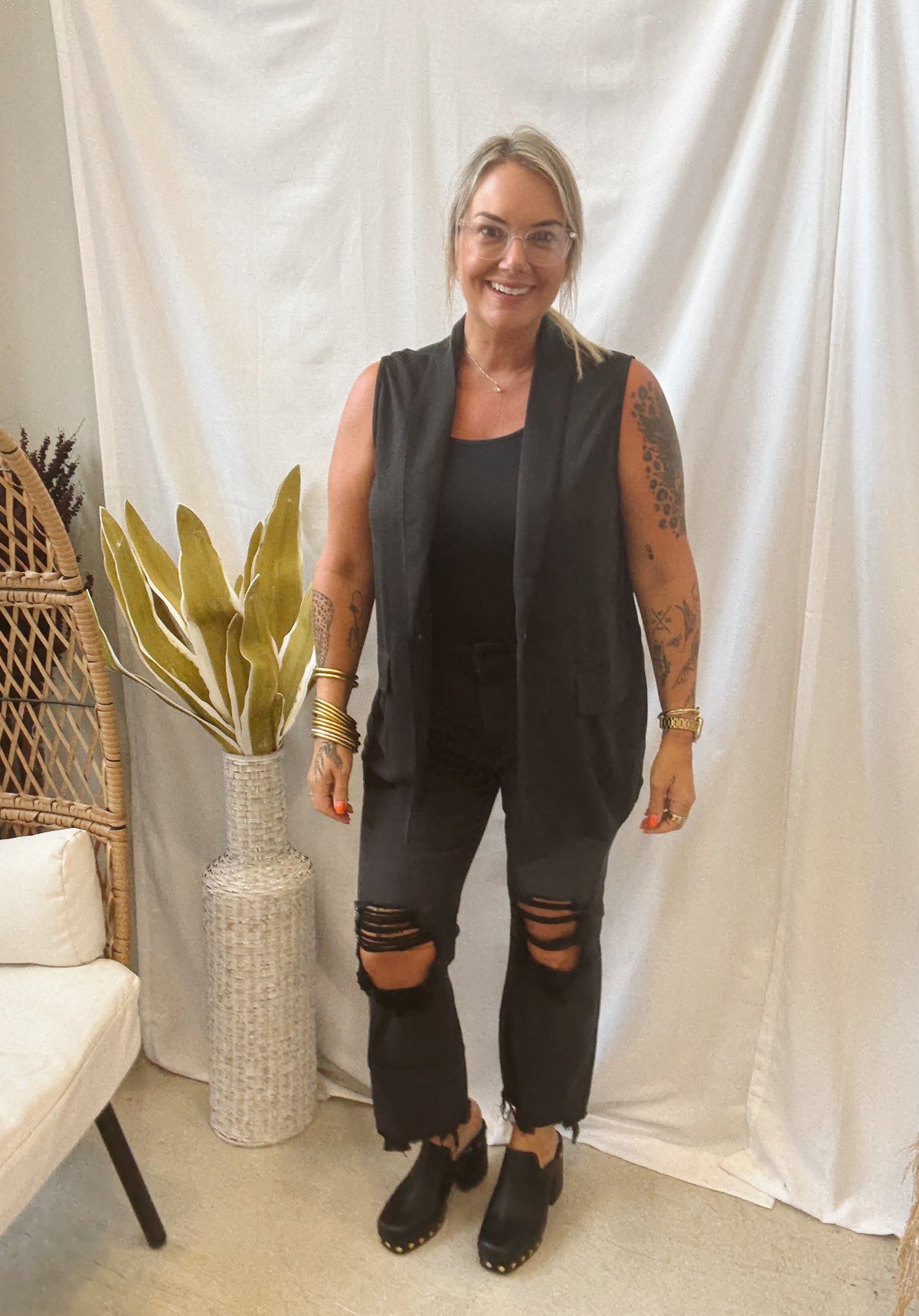 Black Stretchy Knit Vest-Vests-Doe and Rae-The Silo Boutique, Women's Fashion Boutique Located in Warren and Grand Forks North Dakota