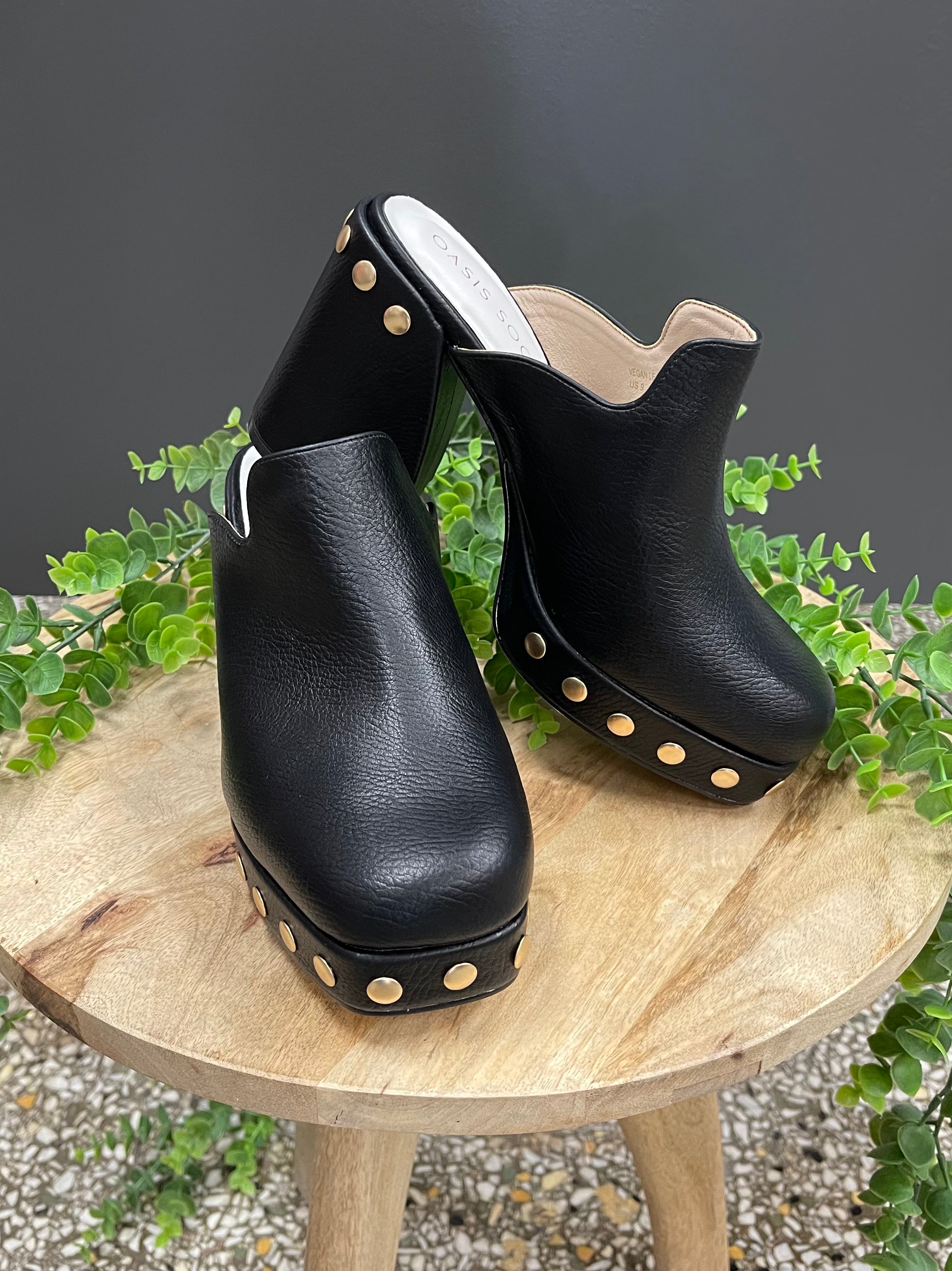 Oasis Society Sierra Black Platform Clog-Clogs-oasis society-The Silo Boutique, Women's Fashion Boutique Located in Warren and Grand Forks North Dakota