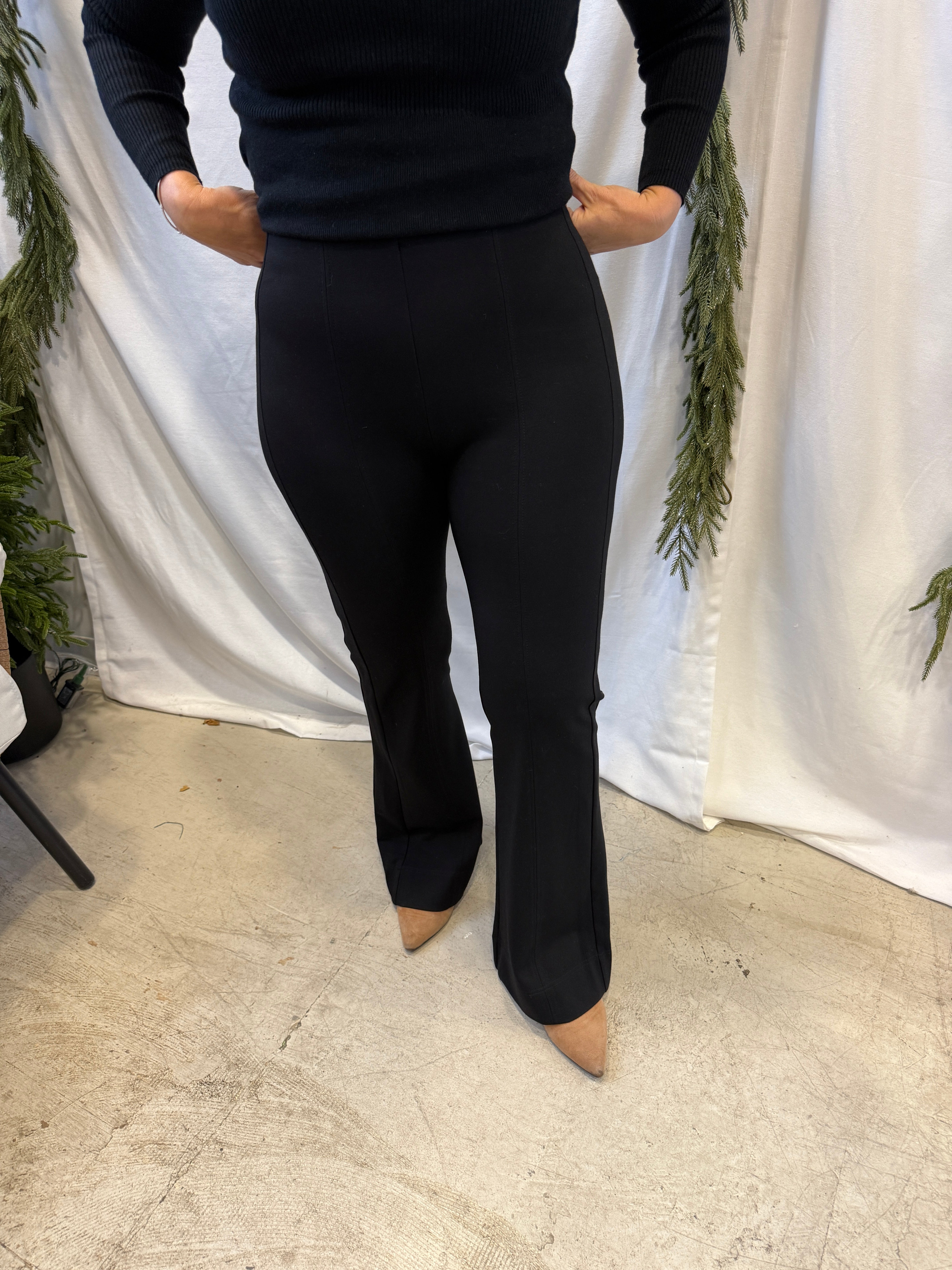 Elan Black Flair Pants-Skirts-elan-The Silo Boutique, Women's Fashion Boutique Located in Warren and Grand Forks North Dakota