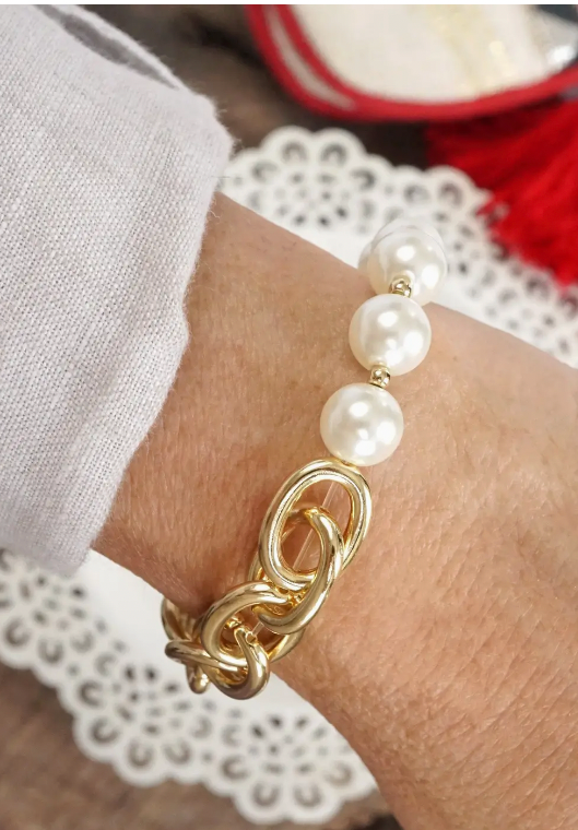 Pearl and Gold Chain Bracelet-Bracelets-Fair Anita-The Silo Boutique, Women's Fashion Boutique Located in Warren and Grand Forks North Dakota
