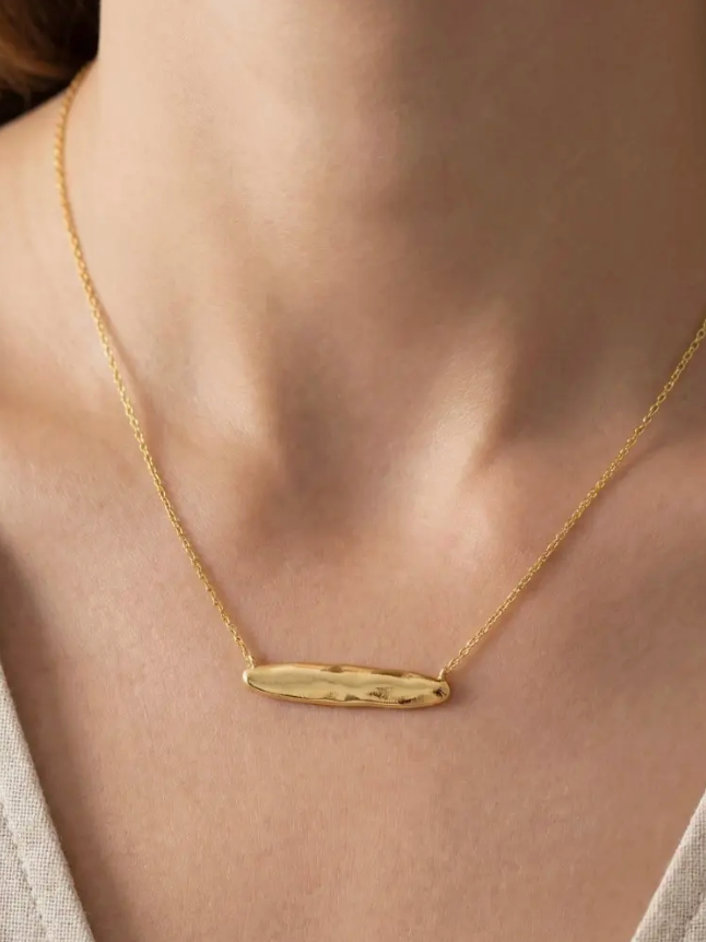 Oval Pendant Necklace-Gold-Necklaces-Fame-The Silo Boutique, Women's Fashion Boutique Located in Warren and Grand Forks North Dakota