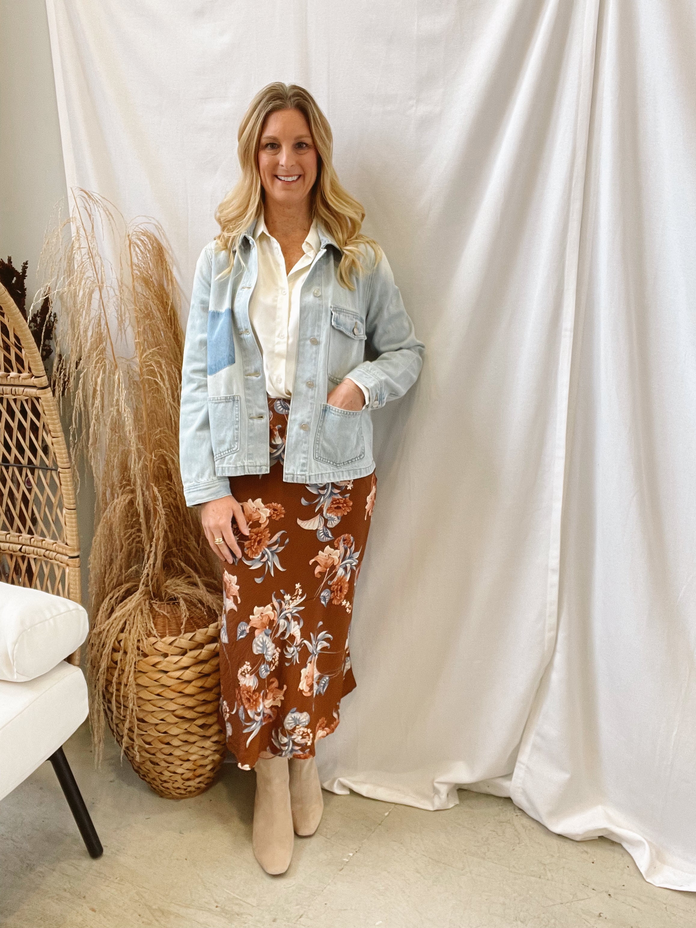 Pockot Detail Denim Jacket-Coats & Jackets-eesome-The Silo Boutique, Women's Fashion Boutique Located in Warren and Grand Forks North Dakota