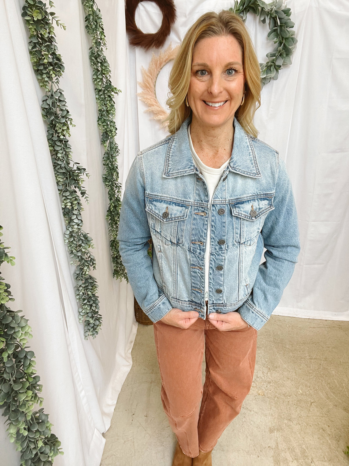 Hidden Fur Collar Denim Jacket-Coats & Jackets-Hidden-The Silo Boutique, Women's Fashion Boutique Located in Warren and Grand Forks North Dakota
