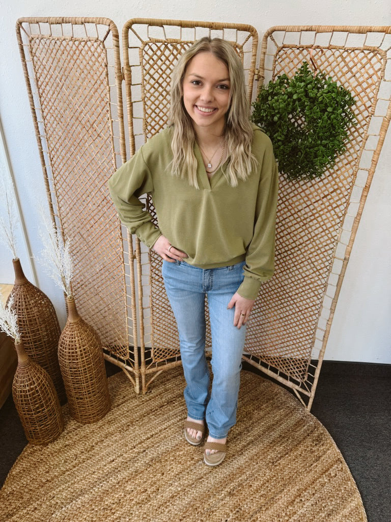 KUT Natalie Mid Rise Trouser Flare Back Welt Jeans-Jeans-Kut-The Silo Boutique, Women's Fashion Boutique Located in Warren and Grand Forks North Dakota
