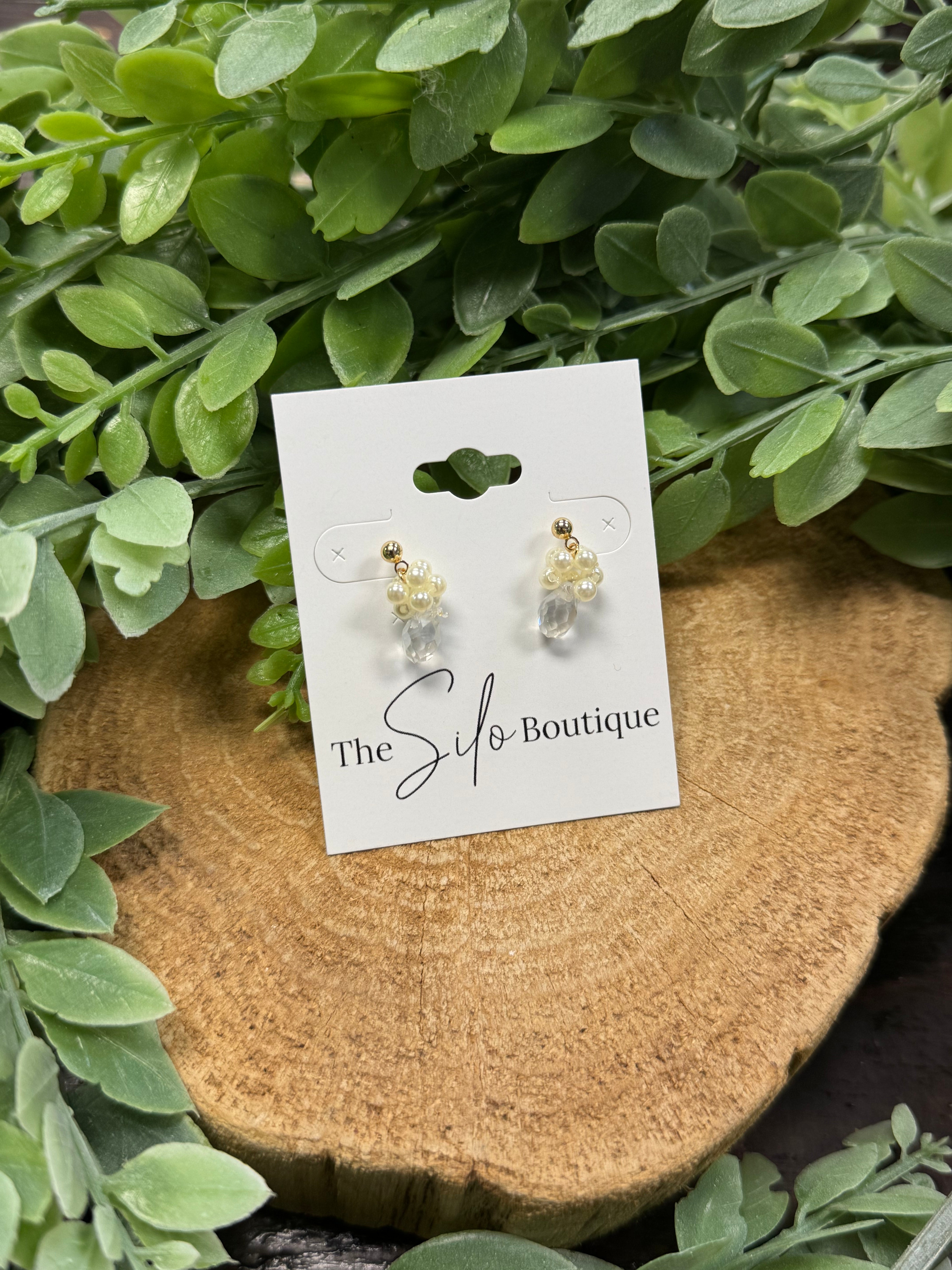 Flower and Pearl Bead Earrings-Earrings-Fame-The Silo Boutique, Women's Fashion Boutique Located in Warren and Grand Forks North Dakota
