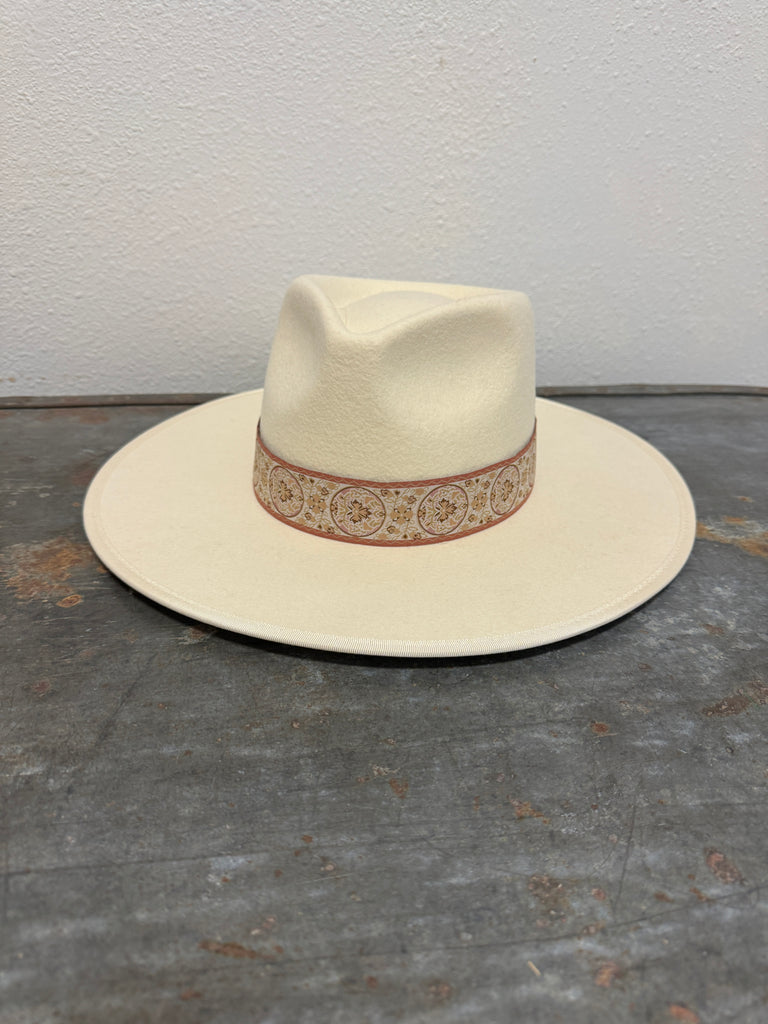 White Kana Hat-Hats-Olive and Pique-The Silo Boutique, Women's Fashion Boutique Located in Warren and Grand Forks North Dakota