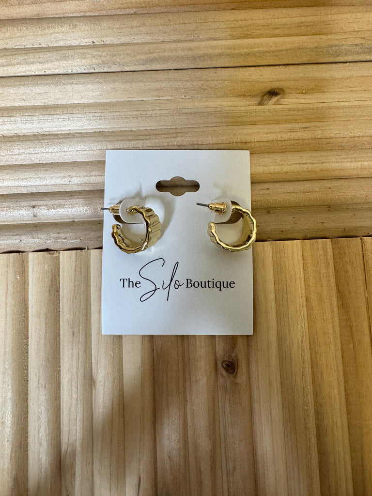 Mini Gold Style Hoop-earrings-Fame-The Silo Boutique, Women's Fashion Boutique Located in Warren and Grand Forks North Dakota