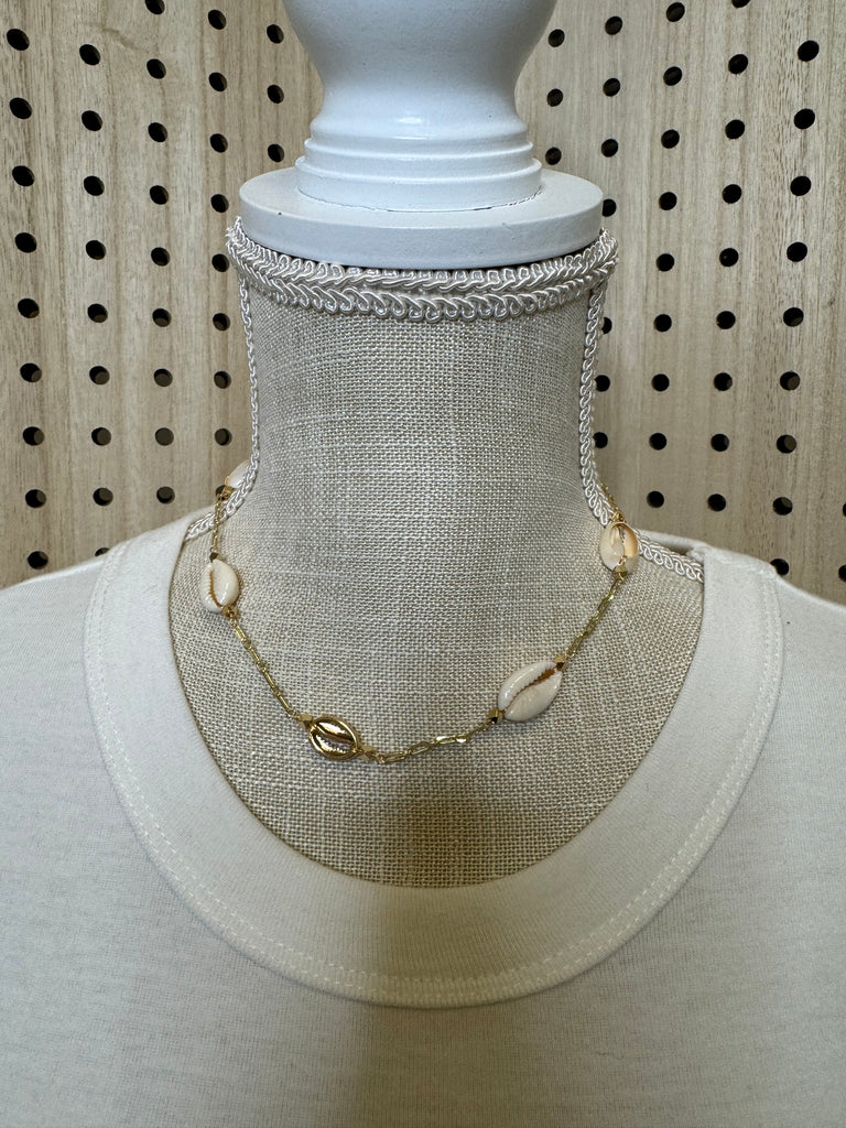 Shell Chain Necklace-Necklaces-Fame-The Silo Boutique, Women's Fashion Boutique Located in Warren and Grand Forks North Dakota